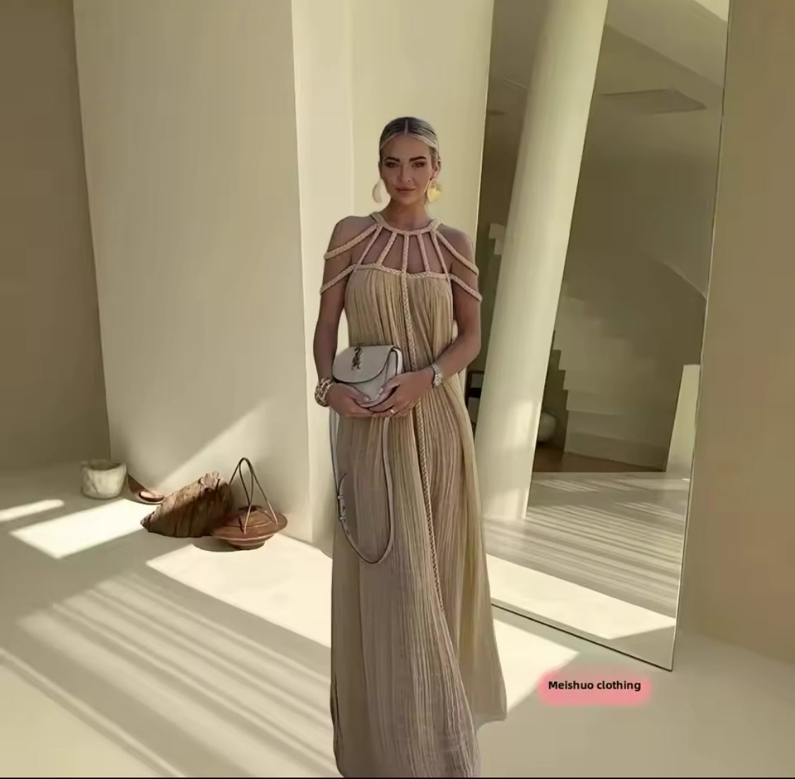 Robe Sexy Col Licou Épaules Dénudées Coupe Ample — Femme