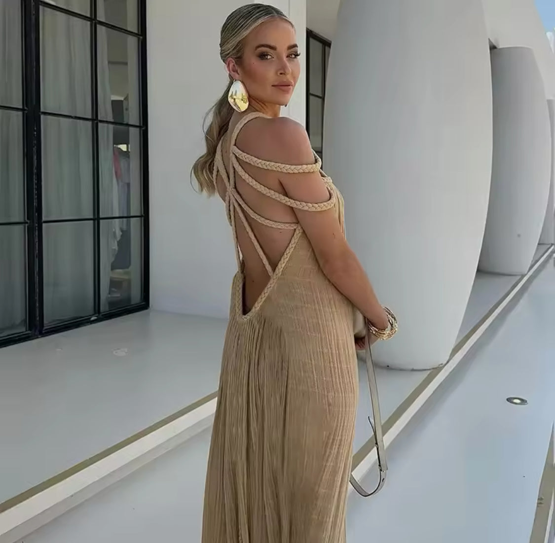 Robe Sexy Col Licou Épaules Dénudées Coupe Ample — Femme