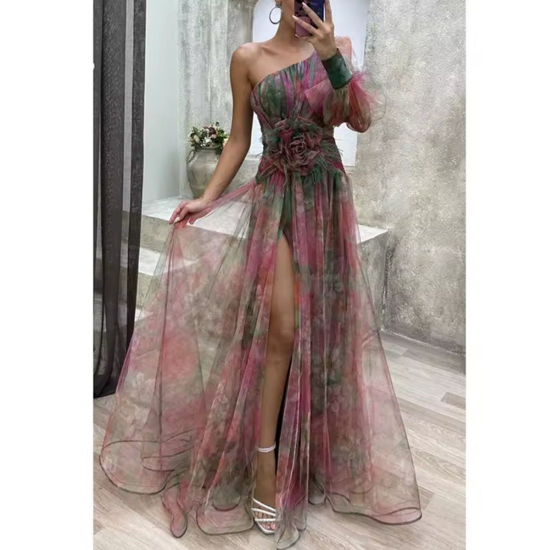 Robe en Maille Manches Longues Col Incliné Taille Florale Fendue — Femme